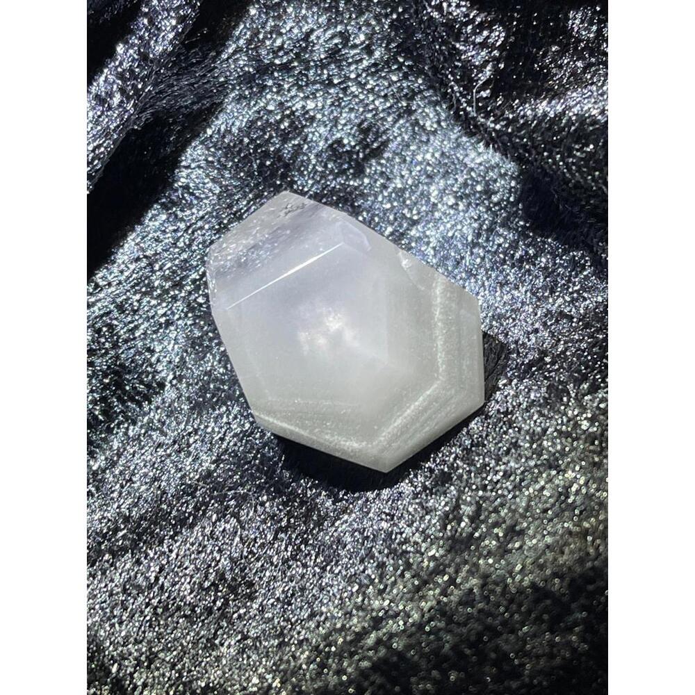 4.  Inclusion Quartz - Picture 2 of 4